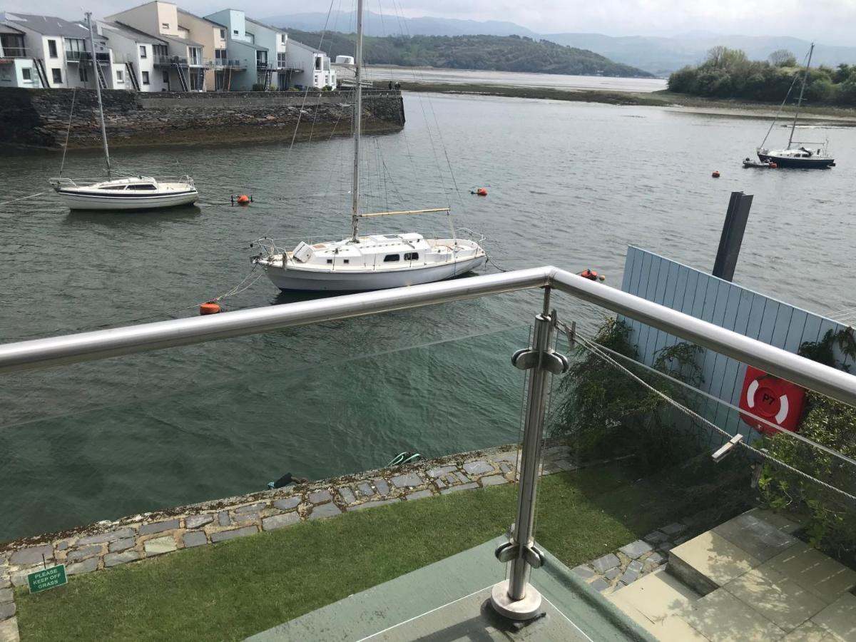 Portmadog, Oakley Wharf Apartment Porthmadog Bagian luar foto