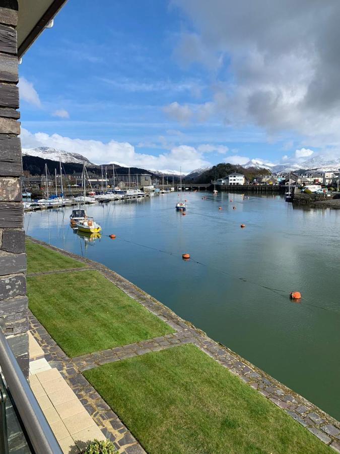 Portmadog, Oakley Wharf Apartment Porthmadog Bagian luar foto