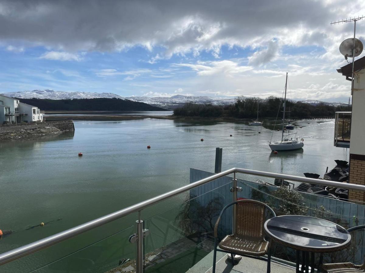Portmadog, Oakley Wharf Apartment Porthmadog Bagian luar foto