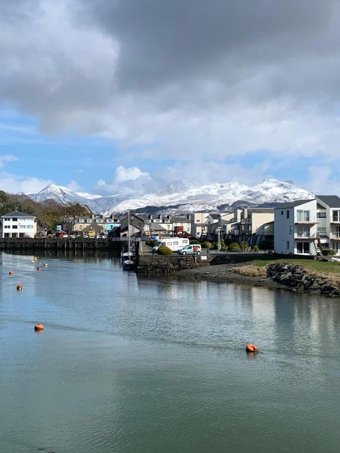 Portmadog, Oakley Wharf Apartment Porthmadog Bagian luar foto