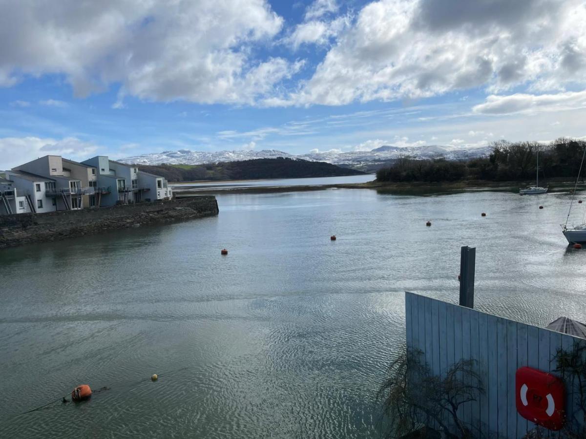 Portmadog, Oakley Wharf Apartment Porthmadog Bagian luar foto